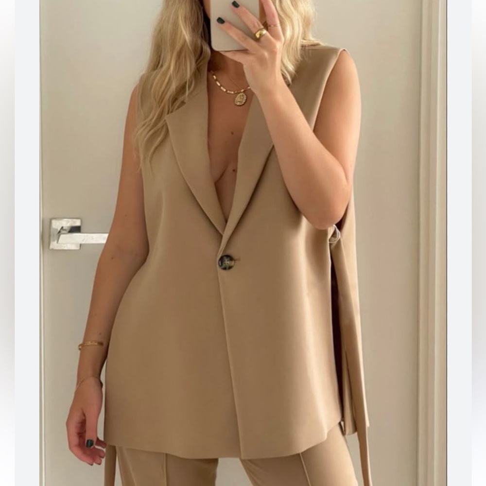 Zara Sleeveless Blazer